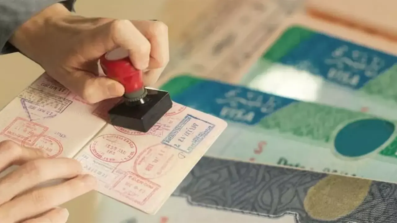 تعديلات جديدة.. السعودية تقرر تقليص مدة تأشيرة الزيارة العائلية إلى 30 يوماً فقط